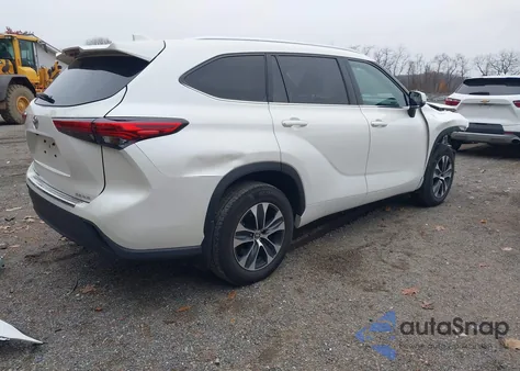 2020 Toyota Highlander Xle z USA, uszkodzony, nr VIN 5TDGZRBHXLS002402